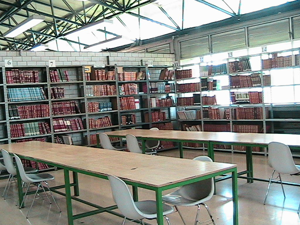 Biblioteca. Escuela Nacional Colegio de Ciencias y Humanidades. Plantel Vallejo